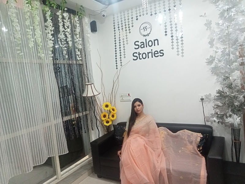 salon stories, beauty salon in Varanasi, India, photo 1 of 10